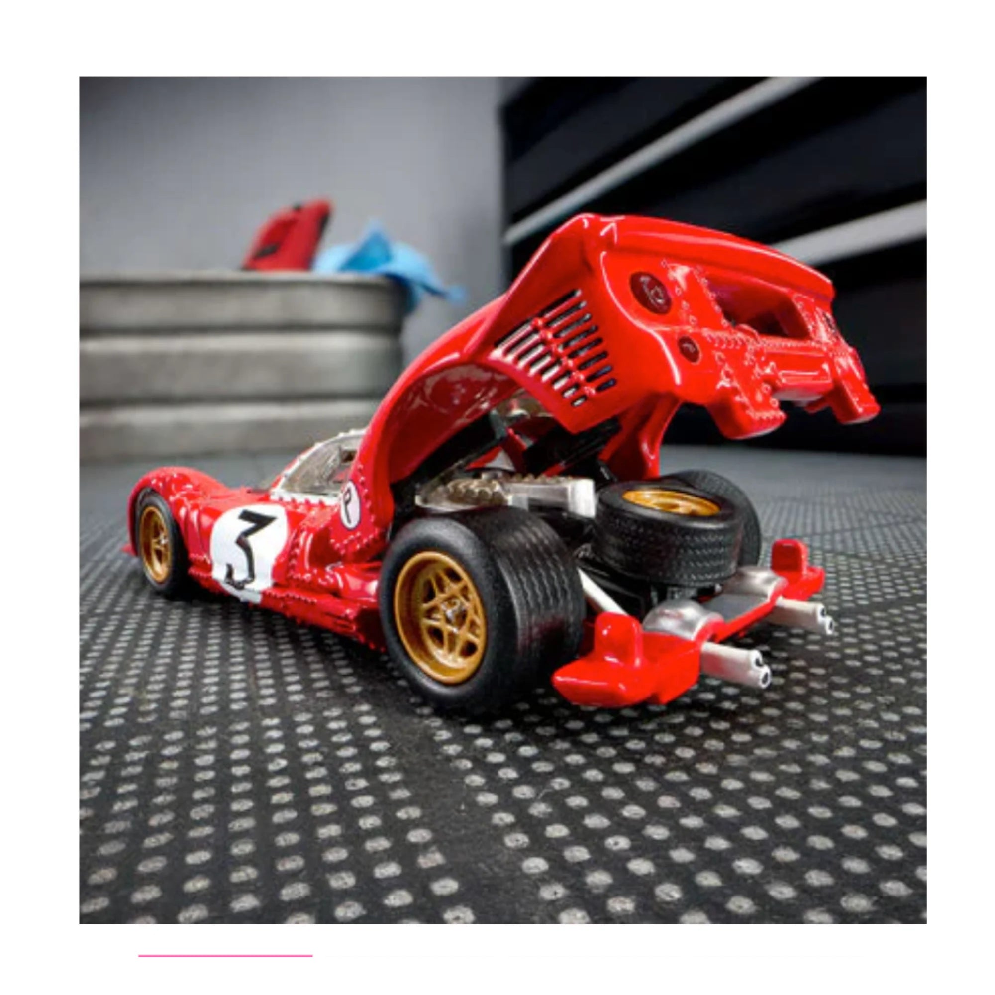 IMPORTED HOT WHEELS ELITE 64 FERRARI 330 P4 1967 PREMIUM RLC 1:64